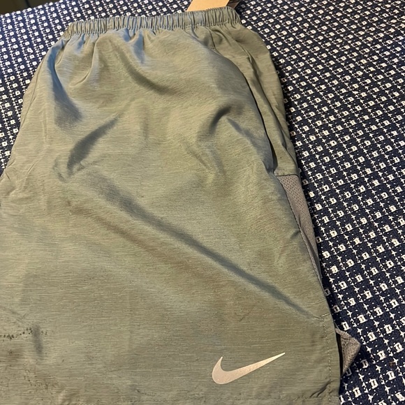Nike shorts. Mens Dri fit. Green. XL - Picture 1 of 7